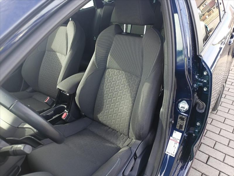 Toyota Corolla 2,0 2.0 Hybrid e-CVT  Comfort - fotka 10 z 16