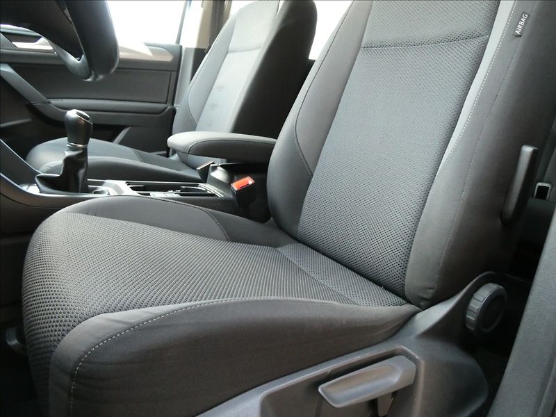 Volkswagen Touran 1,2 TSi 81kW 7.míst, navigace - fotka 35 z 39