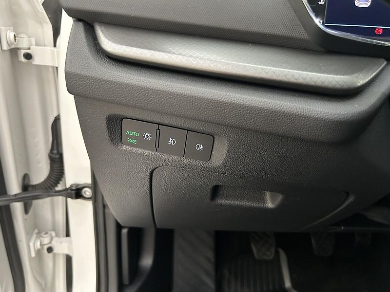 Škoda Octavia 1.5 TSI Ambition Plus - fotka 11 z 23
