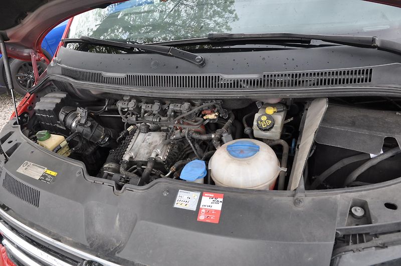 Volkswagen Caravelle 2.0TDi 150kW 4x4 A/T Liberty - fotka 10 z 21