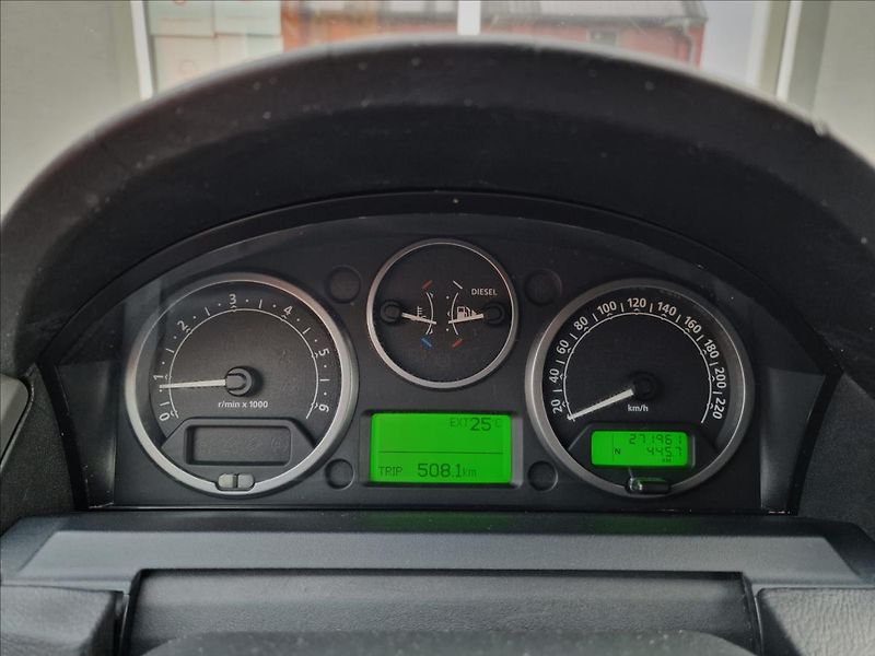 Land Rover Discovery 2.7 TDV6 140kW 4x4 - fotka 20 z 42