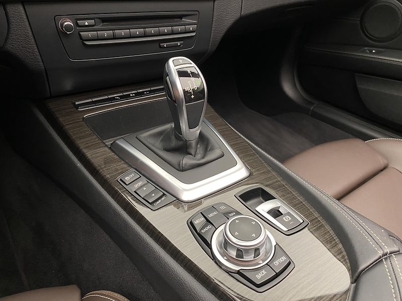 BMW Z4 sDrive 35i N54 AUT CZ 1. maj - fotka 26 z 56