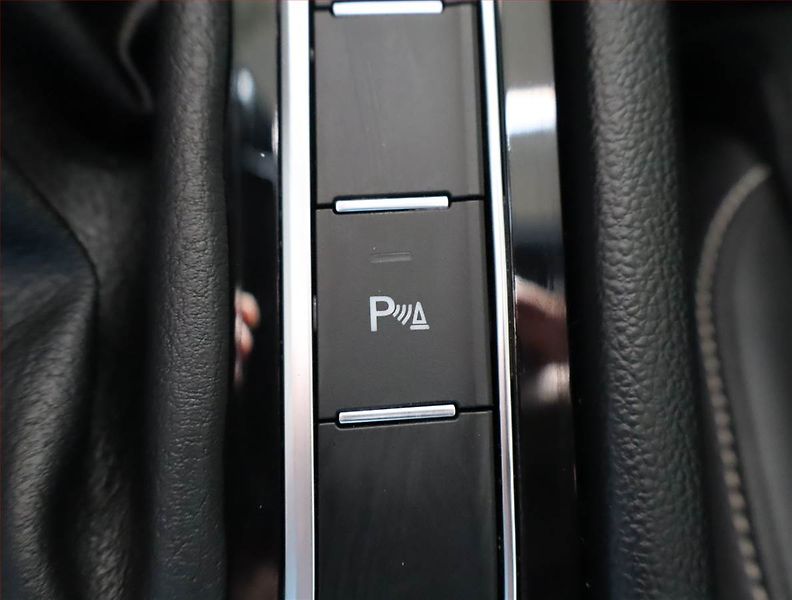 Volkswagen Passat (2021) 2.0 TDI, Automat, Kůže, Navi - fotka 24 z 31