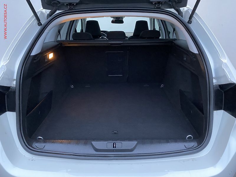 Peugeot 308 (2019) 1.5 HDi, navi, panorama - fotka 7 z 18