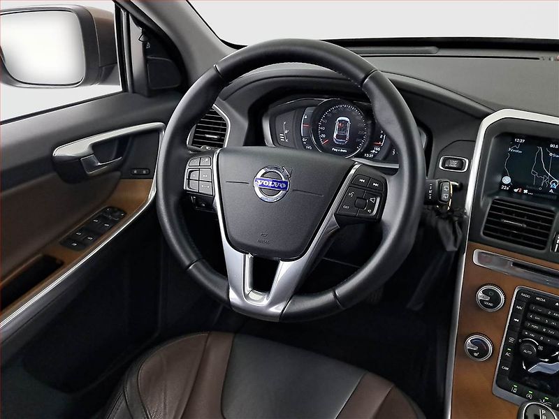 Volvo XC60 (2015) D4, 4X4, Automat, ČR,1.maj - fotka 7 z 19