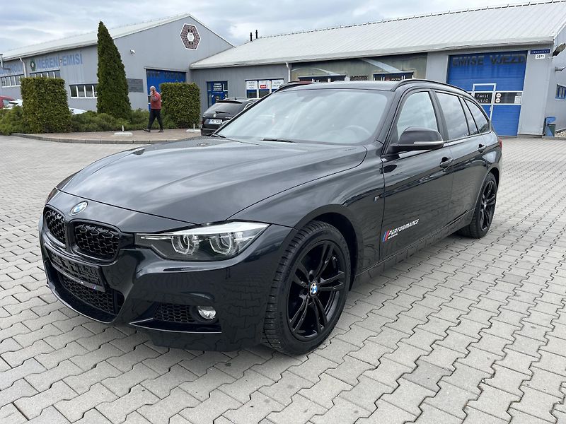 BMW Řada 3 (2016) 320d xDrive - fotka 3 z 14
