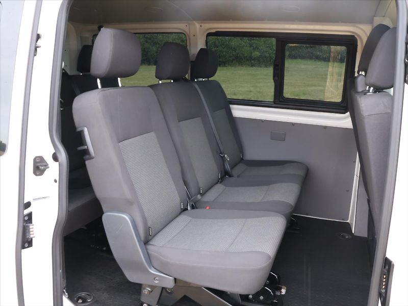 Volkswagen Transporter 2,0 TDI 110kW DSG 9-Míst CZ DP - fotka 13 z 26