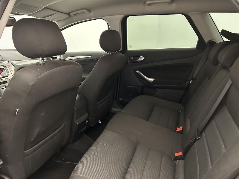 Ford Mondeo 2.0 TDCI Titanium - fotka 16 z 22