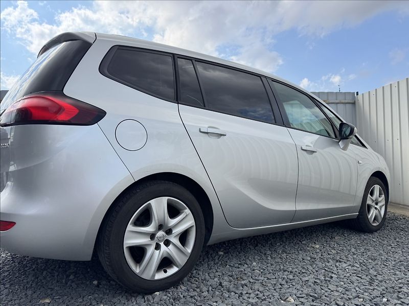 Opel Zafira 1,6 CDTi 100kW TOURER tažné - fotka 17 z 50