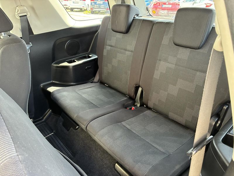 Suzuki Grand Vitara 2.4 VVT 124kW AT JLX-E Limited - fotka 11 z 19