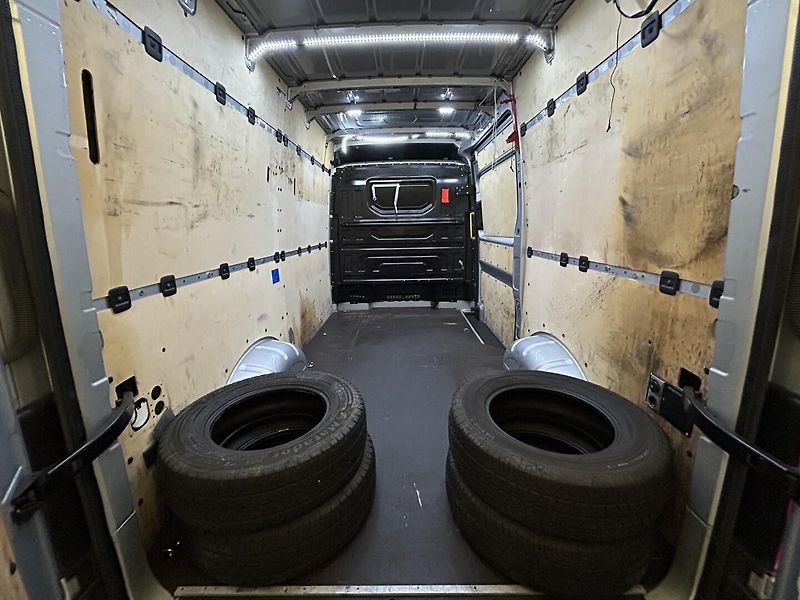 Volkswagen Crafter 2.0 TDI L3 H3 - fotka 19 z 23