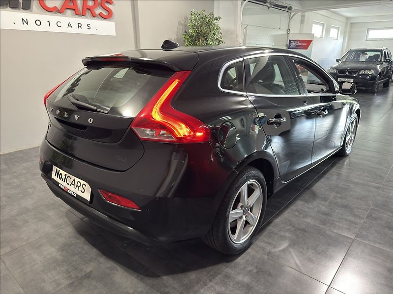 Volvo V40 1,6   D2 MOMENTUM BI-XEN VÝHŘE - fotka 5 z 42