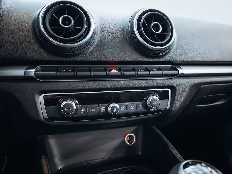 Audi A3 1.6TDI 85kW - fotka 14 z 32