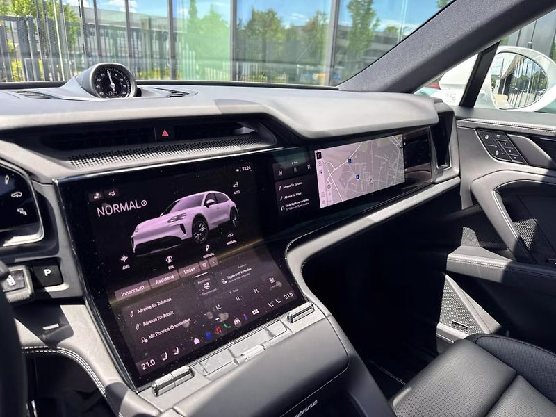 Porsche Cayenne Electric HuD Venti Display spo - fotka 13 z 19