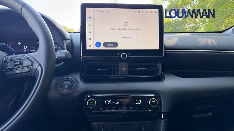 Toyota Yaris 1.5 HEV CVT EXECUTIVE - fotka 12 z 26