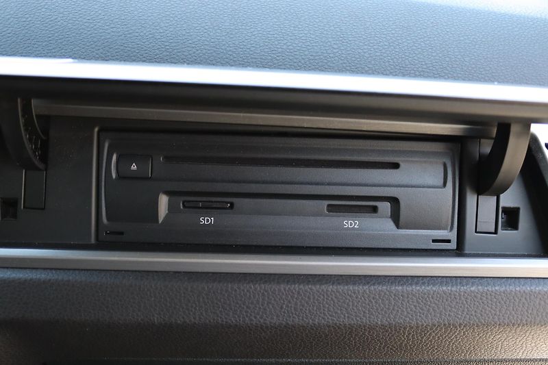 Volkswagen Touran 2.0TDI DSG 110kW - fotka 49 z 50