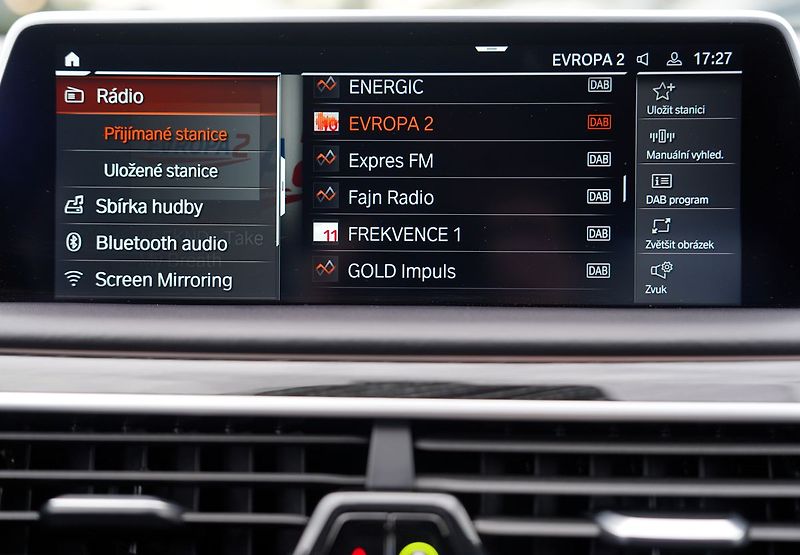 BMW Řada 7 750i xDrive Mpaket/530 PS - fotka 41 z 47