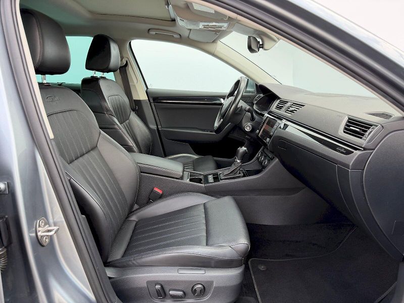 Škoda Superb (2016) 2.0 TSI 206kW L&K DSG 4x4 - fotka 30 z 35