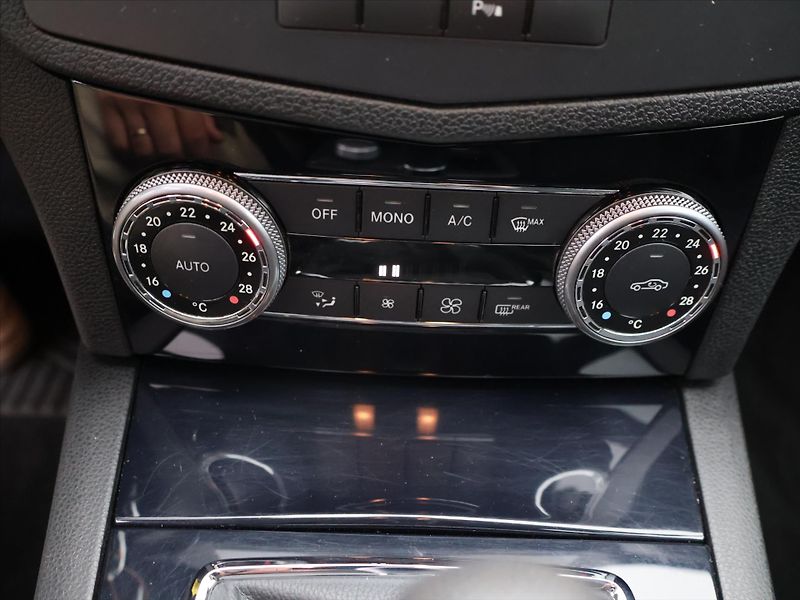 Mercedes-Benz Třídy C 2.2 200CDI 100KW 78'786 km - fotka 20 z 28
