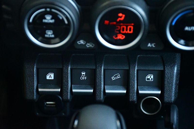 Suzuki Jimny 1,5 GLX AUTOMAT  - fotka 25 z 36