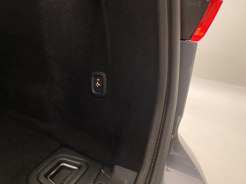 Volvo XC60 B4 AWD DARK PLUS REZERVACE - fotka 33 z 53