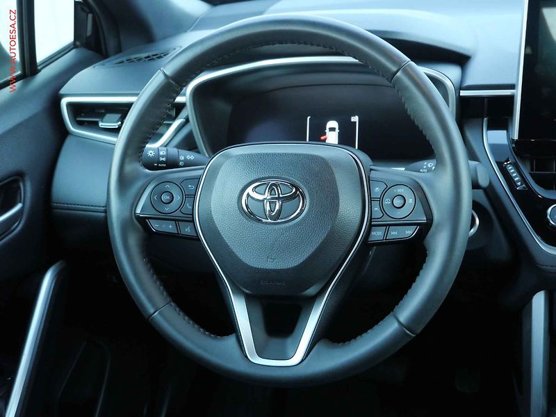 Toyota Corolla Cross (2022) 2.0 Hybrid, Premiere - fotka 15 z 26