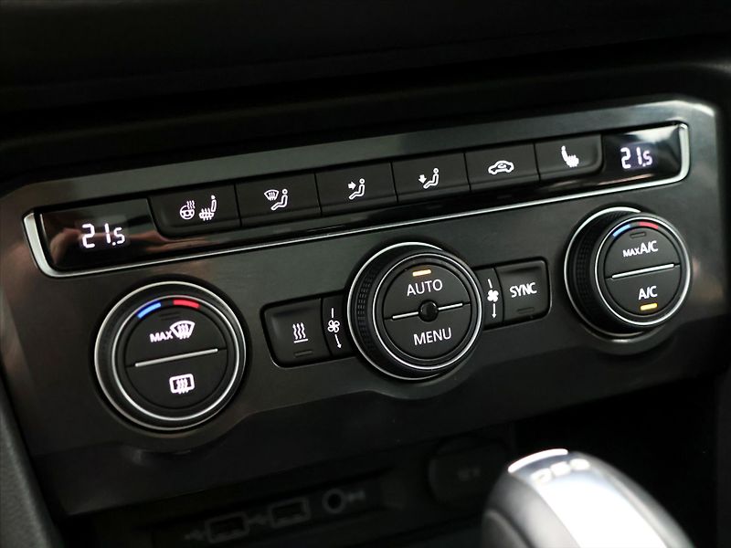 Volkswagen Tiguan 2,0 TSI 162kW DSG 4MOT Highlin - fotka 32 z 48