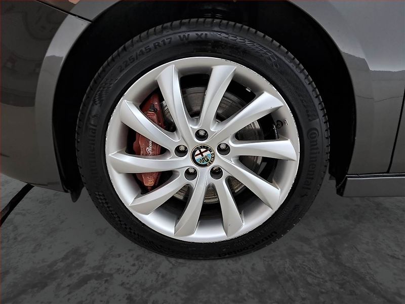 Alfa Romeo Giulietta (2010) 1.4 T MultiAir, Serv.kniha - fotka 14 z 19