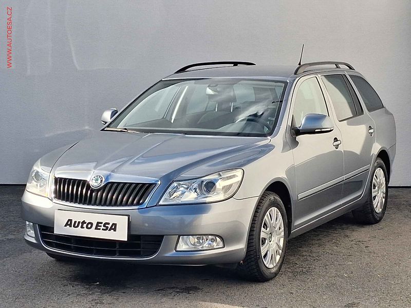 Škoda Octavia (2013) 1.6 TDi, Ambition, park.asist - fotka 3 z 17