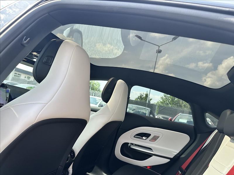 Mercedes-Benz CLA 200 4MATIC AMG linie - fotka 12 z 12