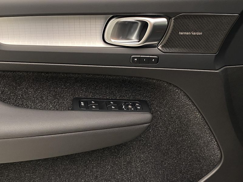 Volvo XC40 (2026) B3 AUT DARK ULTRA  - fotka 44 z 64