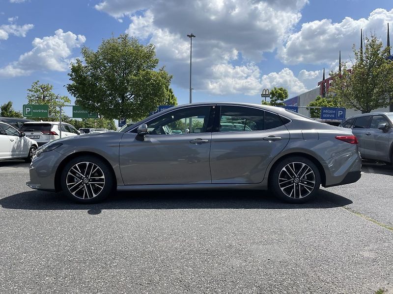 Toyota Camry 2.5 Hybrid Executive - fotka 8 z 29