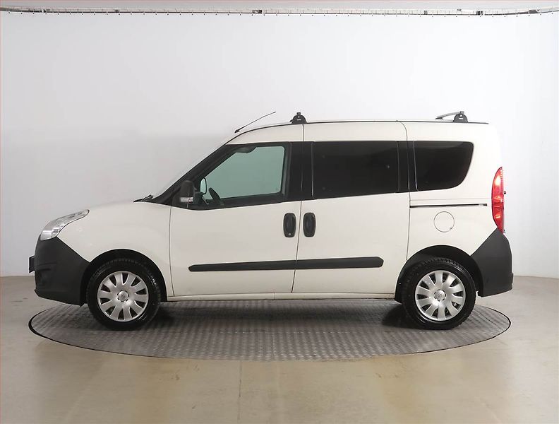 Opel Combo (2018) 1.4 16V, 5Míst, SR, 1Maj, DPH - fotka 3 z 15