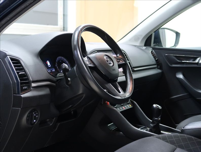 Škoda Karoq 1,5 TSI ČR 1. MAJ NAVI 2x ALU - fotka 9 z 45