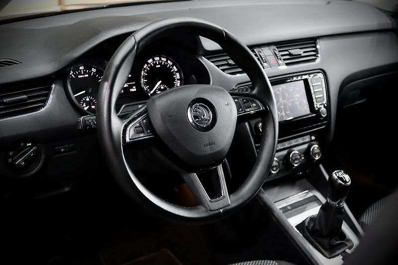 Škoda Octavia 3 Combi 1.4 TSI 110 kW - fotka 11 z 28