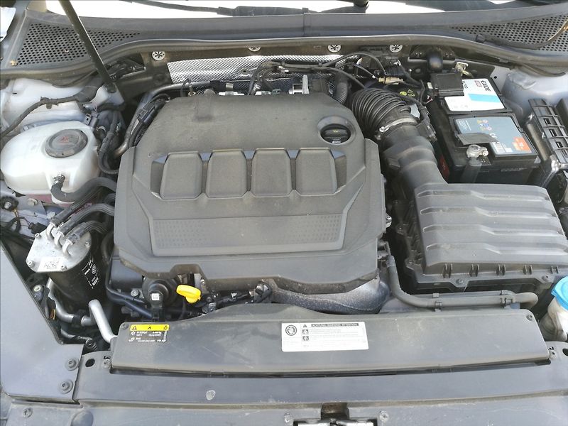 Volkswagen Passat 2,0 TDI DSG - fotka 21 z 24