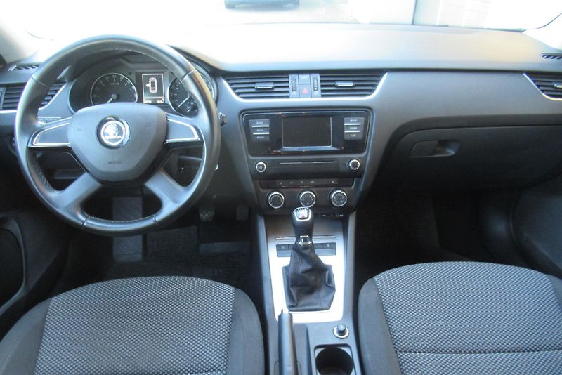 Škoda Octavia 1.6 TDI 4x4 KLIMA TAŽNÉ ČR - fotka 9 z 20