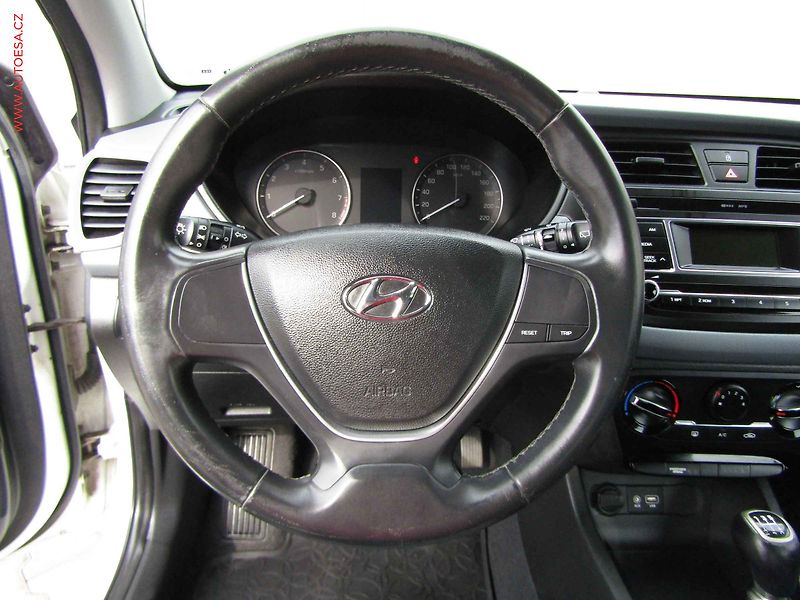 Hyundai i20 (2017) 1.2 16V, ČR, AC - fotka 13 z 15