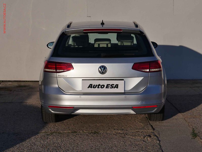 Volkswagen Passat (2018) 2.0 TDi, Comfortline, navi - fotka 5 z 19