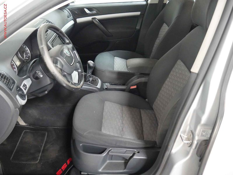 Škoda Octavia (2009) 1.9TDI, AC, temp - fotka 9 z 15