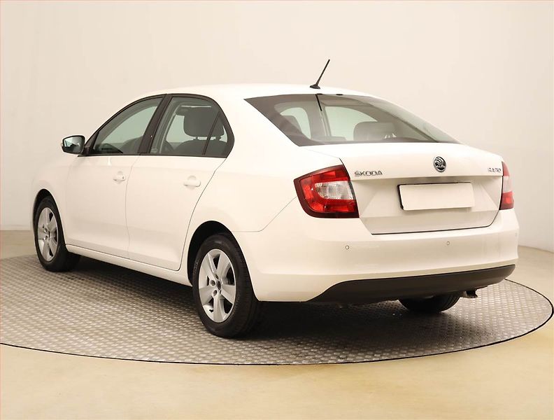 Škoda Rapid (2019) 1.0 TSI, Park. senzory - fotka 4 z 17