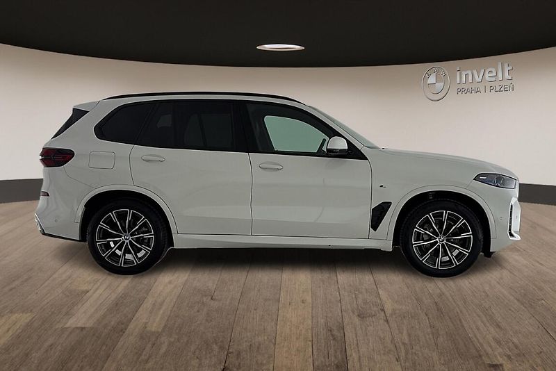 BMW X5 xDrive30d - fotka 2 z 24