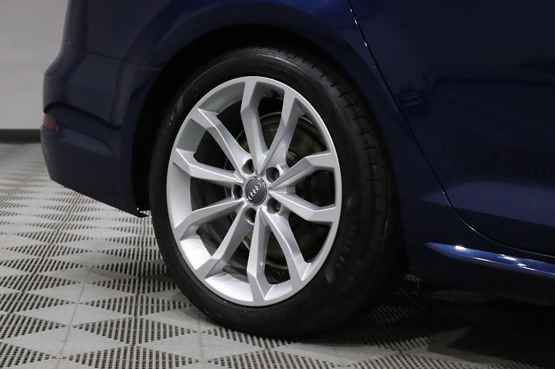 Audi A4 2.0 TFSI ultra 140 kW S line - fotka 9 z 49