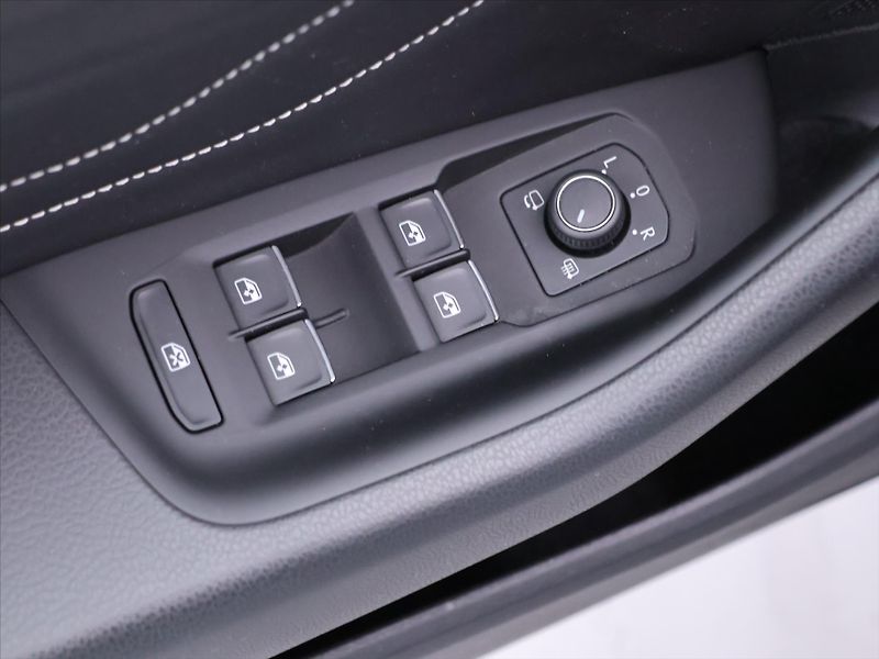 Volkswagen Arteon 2,0 TSI 206 kW R-Line 4M DPH C - fotka 15 z 35
