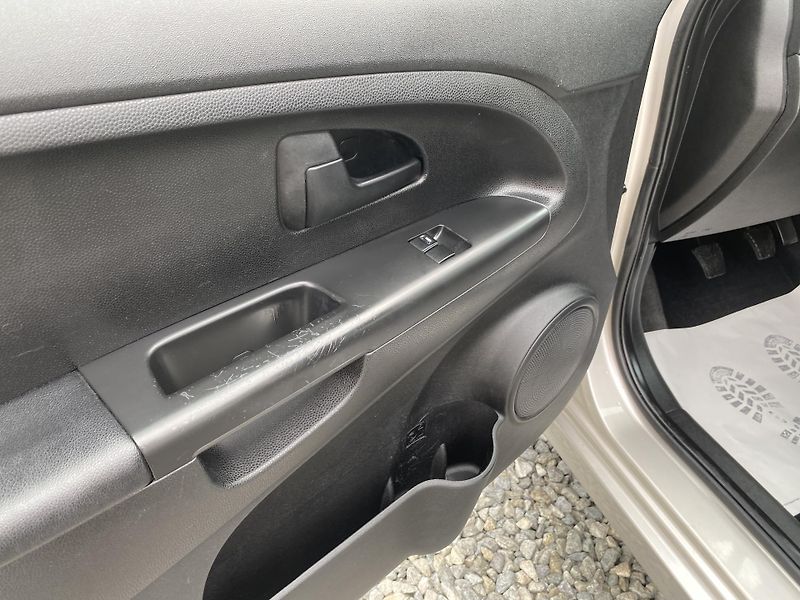 Kia Venga 1.4i 16v 90PS KLIMA SERVIS!!!  - fotka 138 z 144