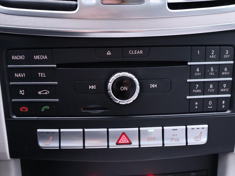 Mercedes-Benz Třídy E 3,5 E 400 Serv.kniha LED - fotka 24 z 37