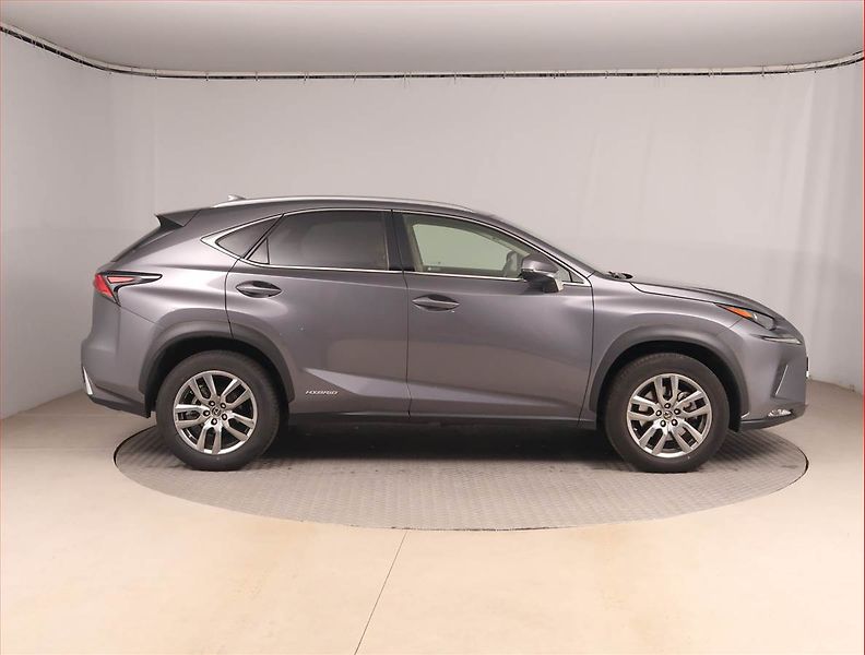 Lexus NX 300h (2022) Style Edition 300h - fotka 6 z 18