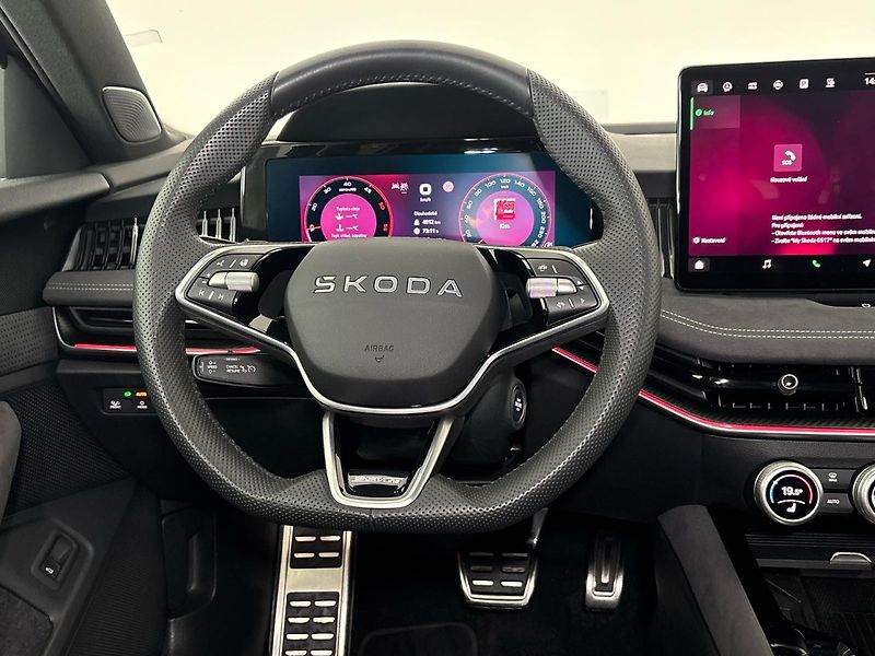 Škoda Superb Sportline,nez.top. - fotka 18 z 31