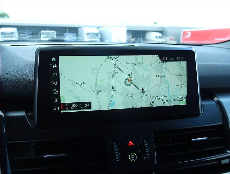 BMW Řada 2 (2017) 225xe Active Tourer, 4X4 - fotka 19 z 27