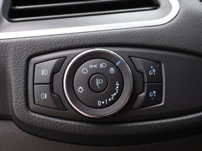 Ford S-MAX 2,0 TDCI 132kW Titanium - fotka 16 z 34
